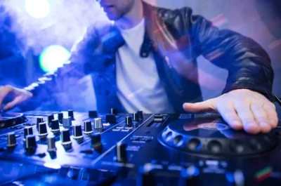 ET TILBUD PÅ EN DJ